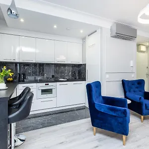 https://apt-premium-glamour.krakowhotelspoland.com